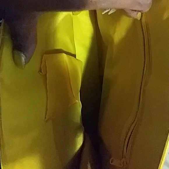 ❤Gorgeous NWOT 100% Leather Tote Bag - Picture 2 of 3