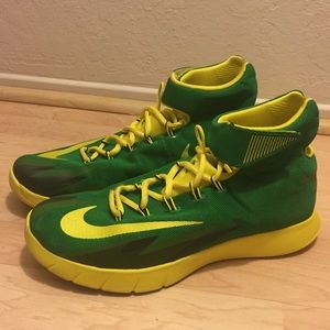 Nike Flyknit Basketball Shoes. Oregon colors!
