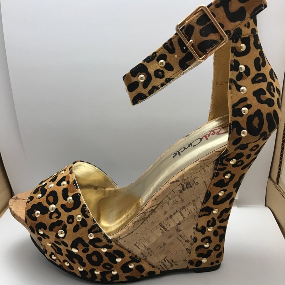 Red Circle Leopard Wedge