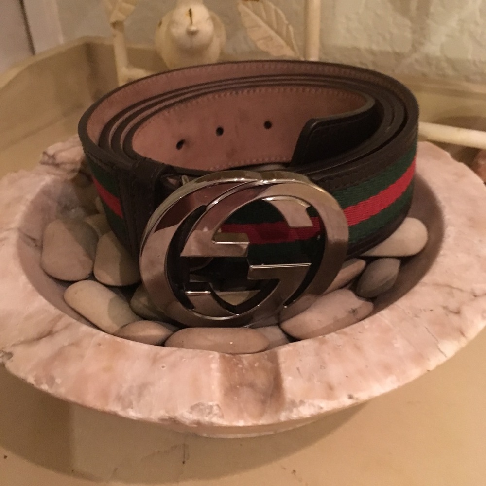 men's Gucci signature stitched belt, size 50/125.