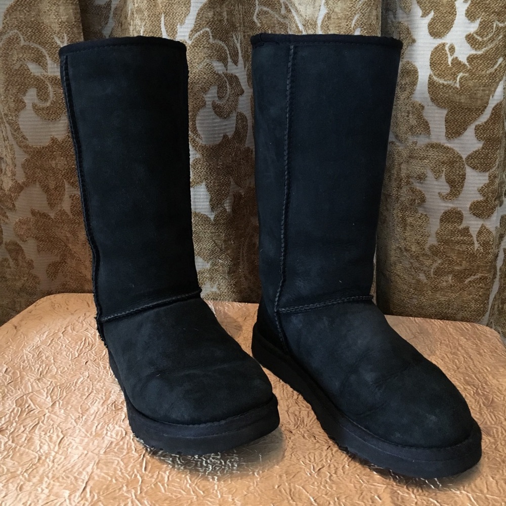 UGG Tall Boots. Black. Great Condition.