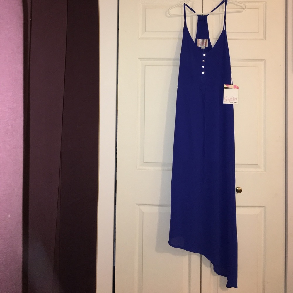 Perfect summer dress to be dressed up or down!