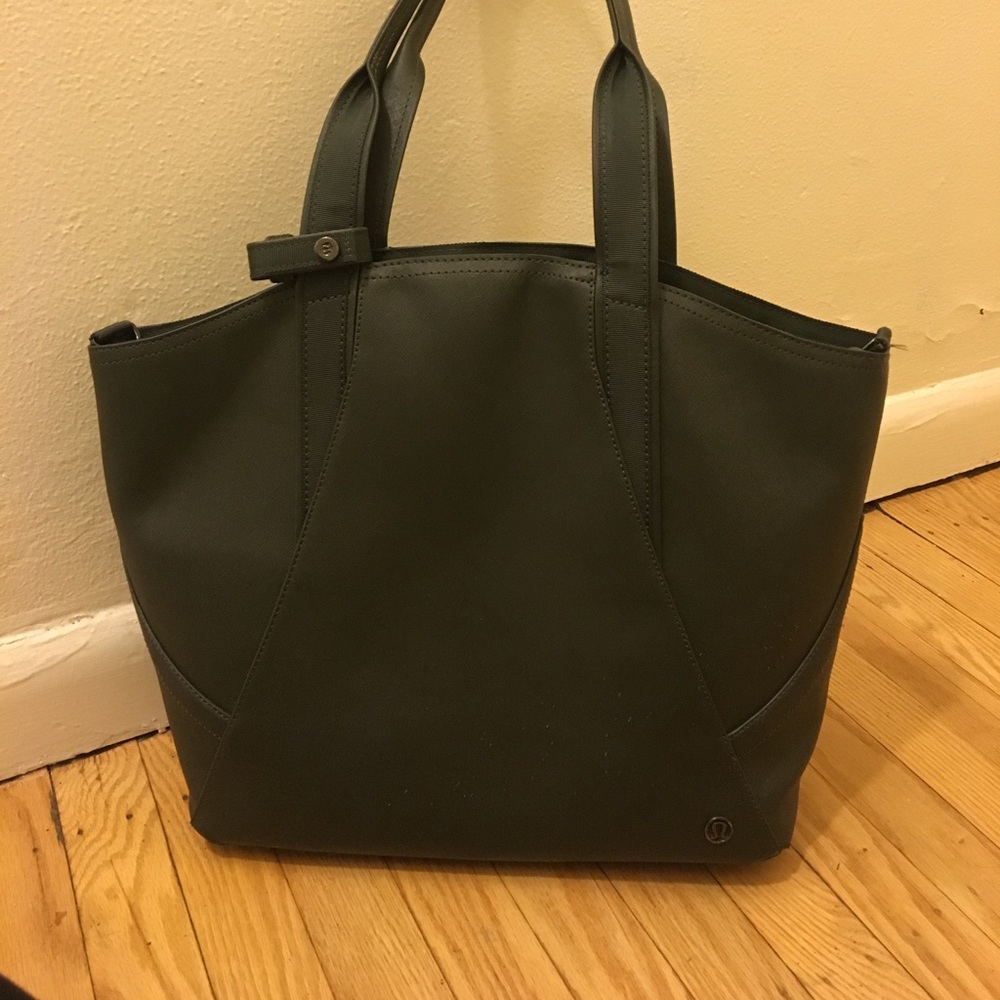 Lululemon tote