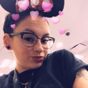 Meet your Posher, Annissa