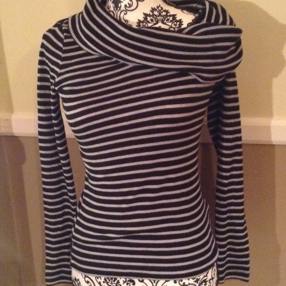 Long Sleeve Gap Knit Shirt