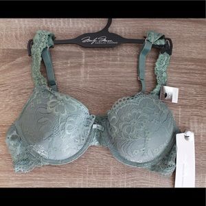 Marilyn Monroe 36b Bra. NWT
