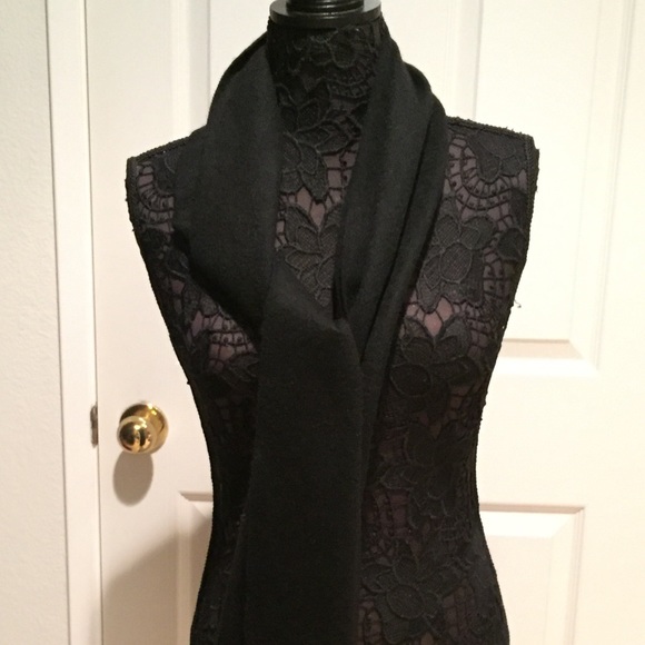 Ladies’ 100% Cashmere Fringed Muffler - Picture 2 of 5