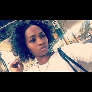 Meet your Posher, Antionette