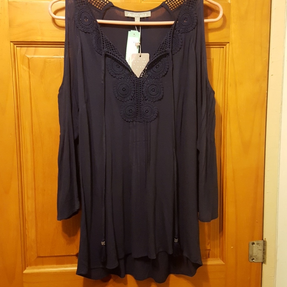 Flowy Long sleeve blouse. Can fit M/L.