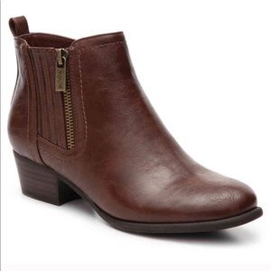 BRAND NEW NEVER WORN Unisa Brown Ankle Booties
