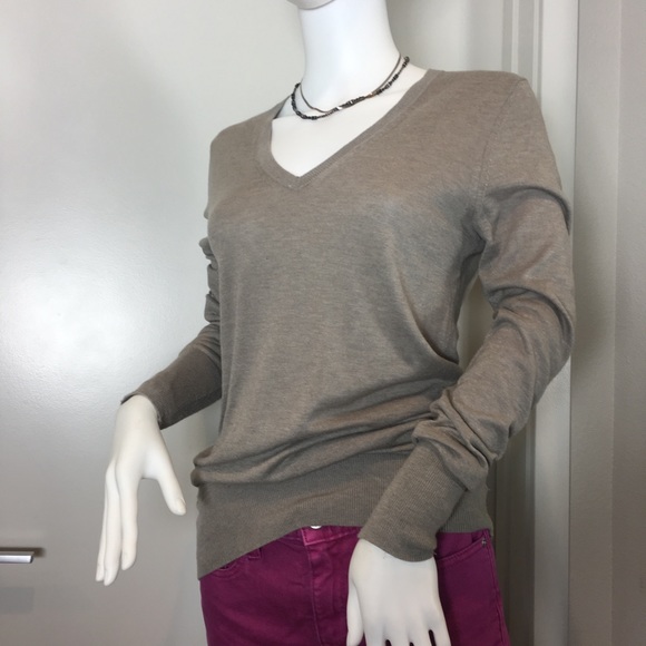 Ann Taylor v-neck sweater - Picture 3 of 4