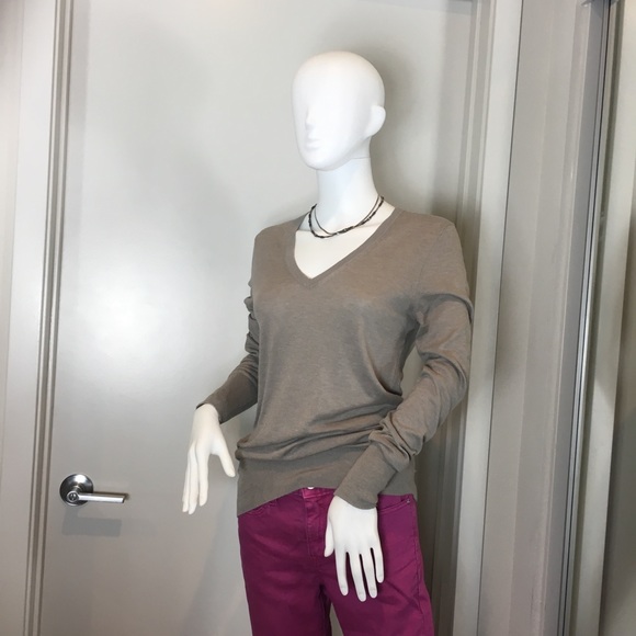 Ann Taylor v-neck sweater - Picture 2 of 4