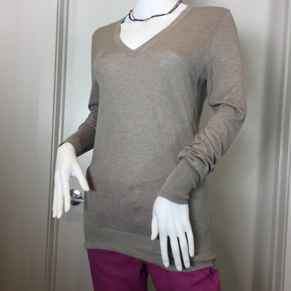Ann Taylor v-neck sweater - Picture 1 of 4