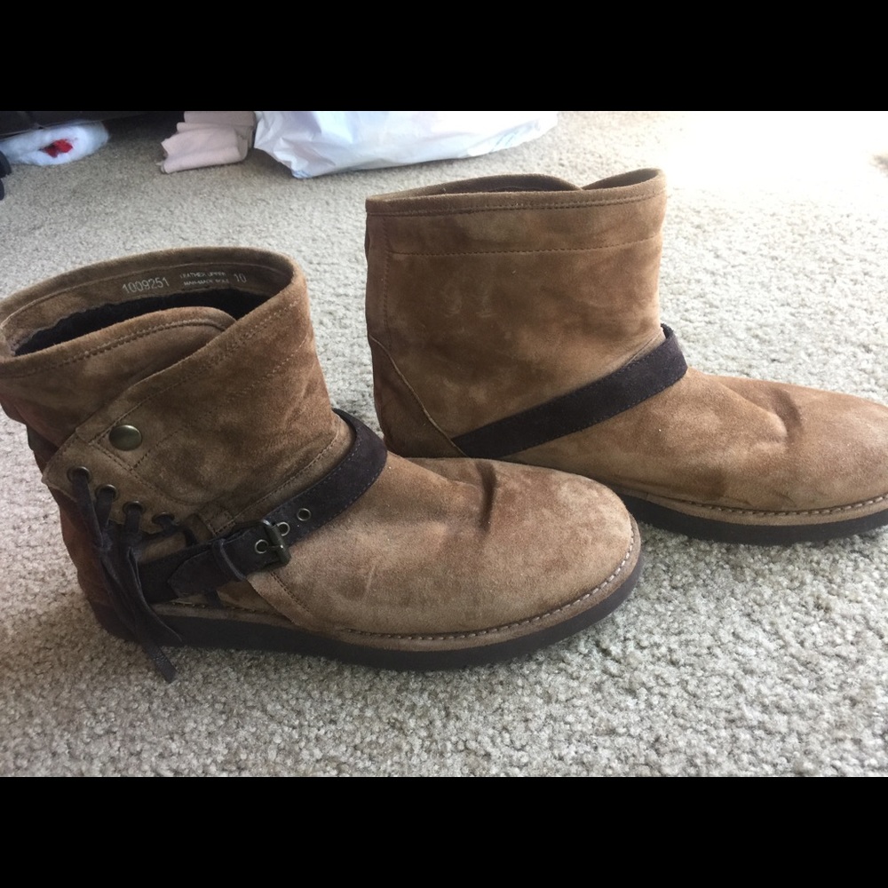 Brown uggs size10