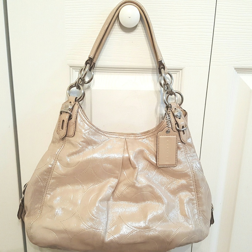 Coach Mia Embossed Leather Maggie #15727💗