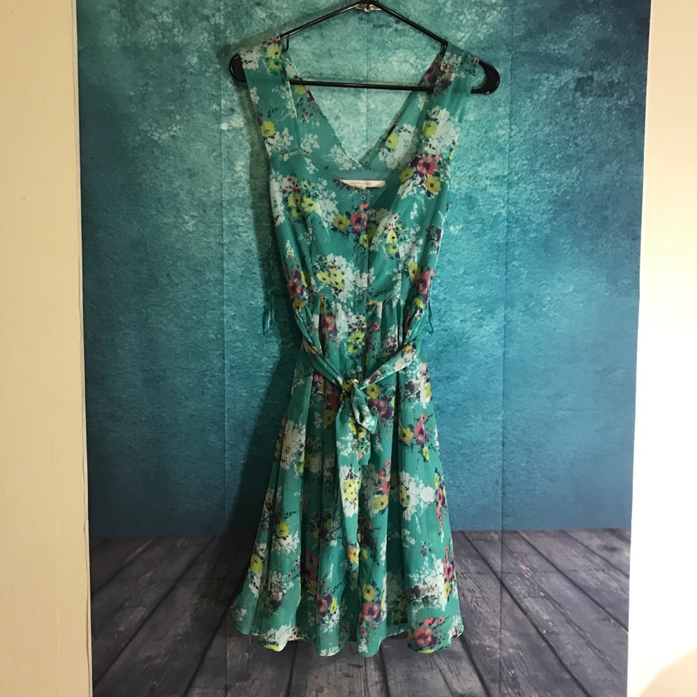 Pretty lauren conrad green floral dress size 2