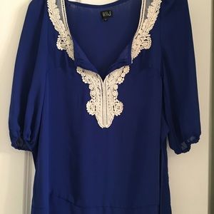 Blouse with lace detail