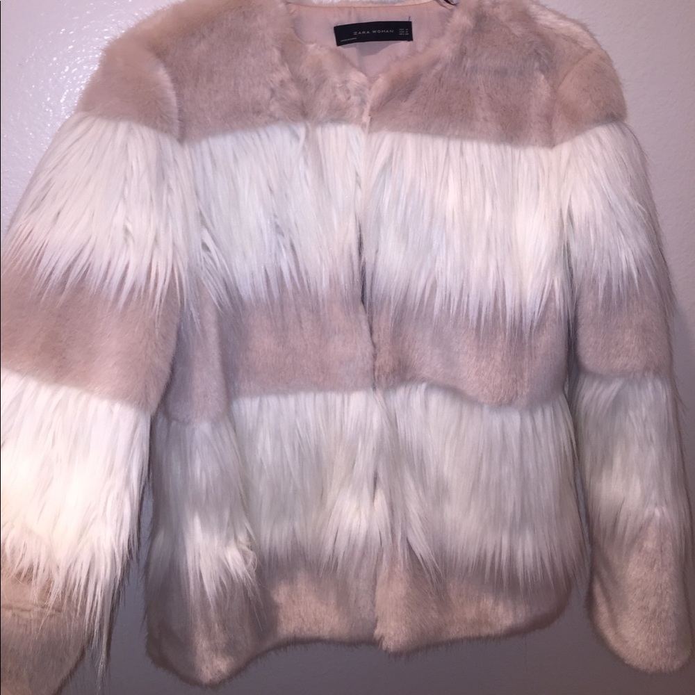 💞 Zara (Woman) 💞 Pink Faux Fur Coat (size M)