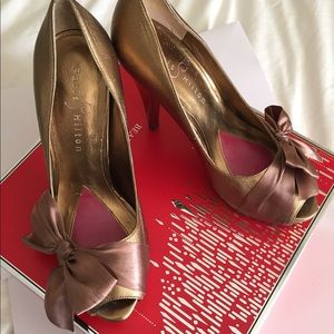Paris Hilton Destiny ribbon platform pump