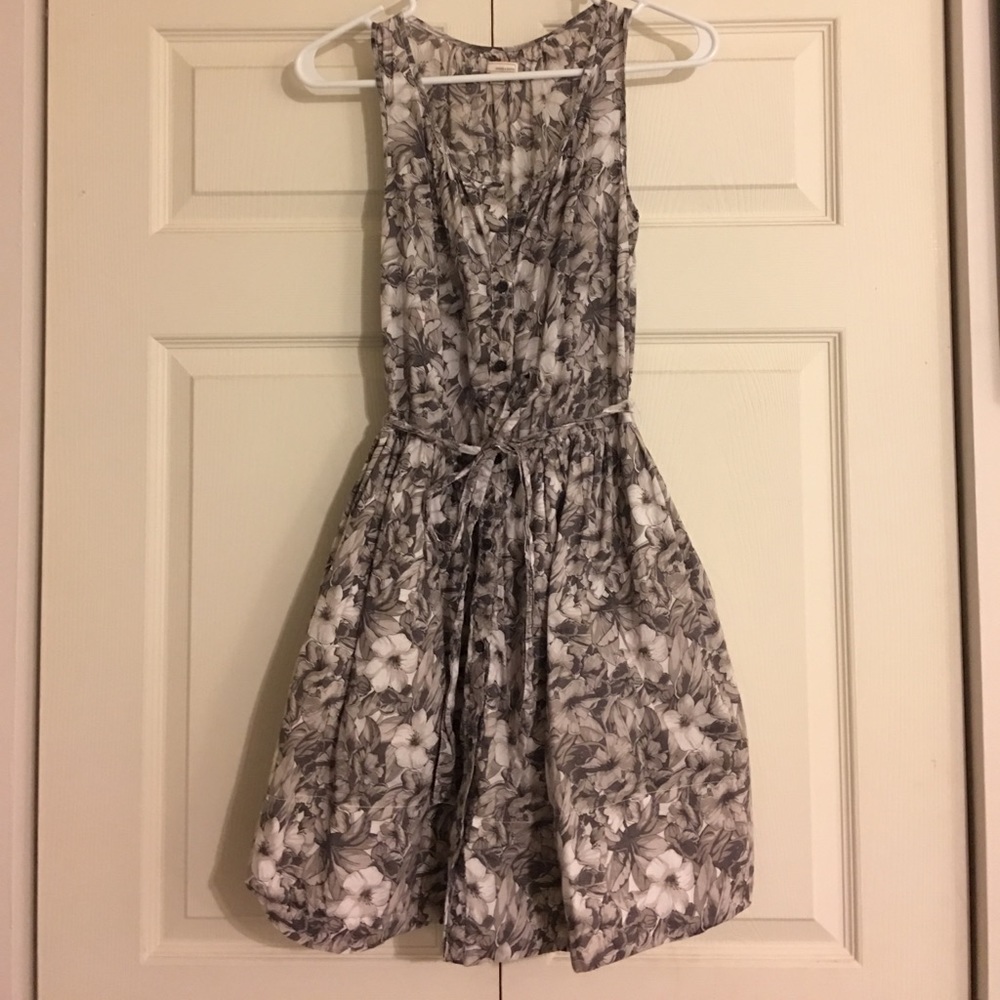 Sweet, chic and flirty dress!