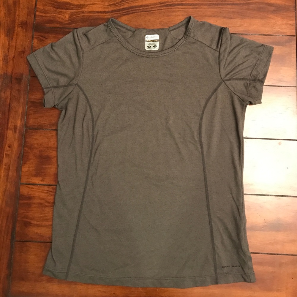 Columbia titanium Omni dry shirt