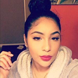 Meet your Posher, Dina