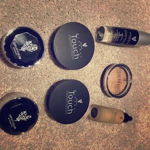 YOUNIQUE MAKEUP SET