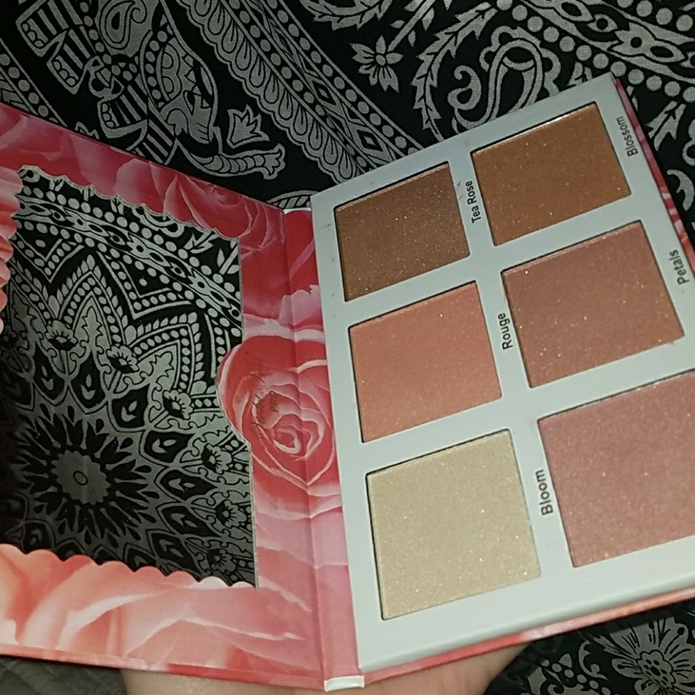 Violet Voss Pro Highlighter Palette Rose Gold
