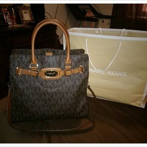 Micheal Kors purse