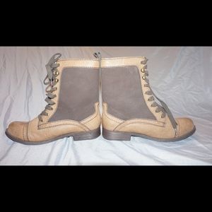 Women’s brown/ black boots