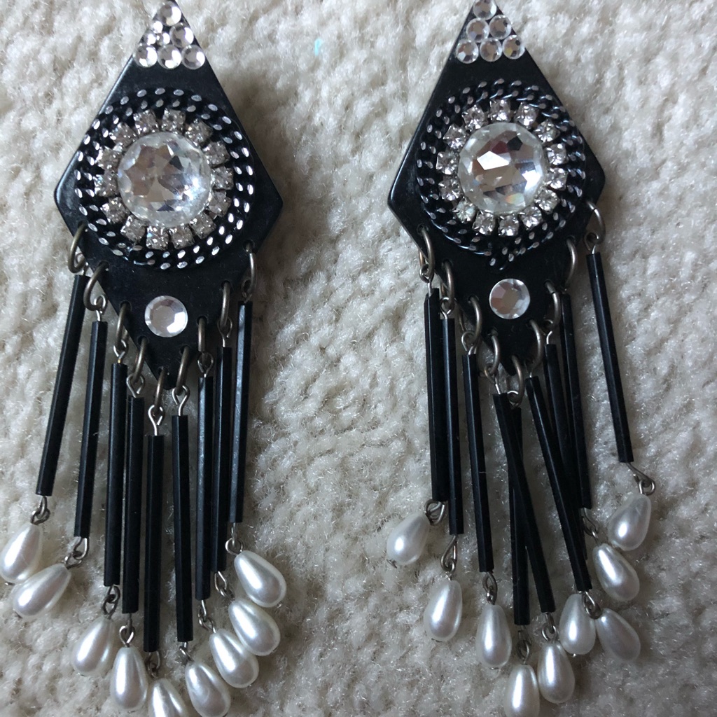 Black Diamond Shaped Dangling Earrings 18$