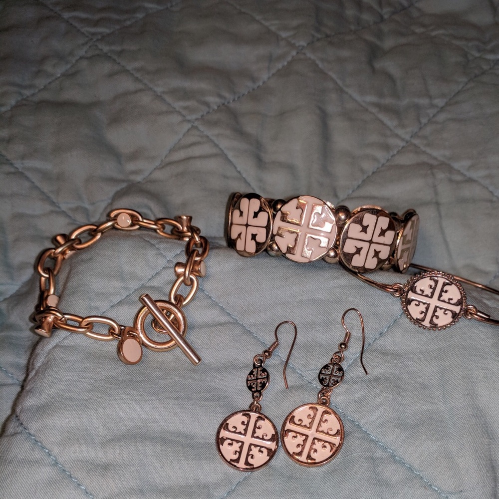 Creamy gold tone jewelry set
