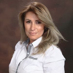 Meet your Posher, Claudia