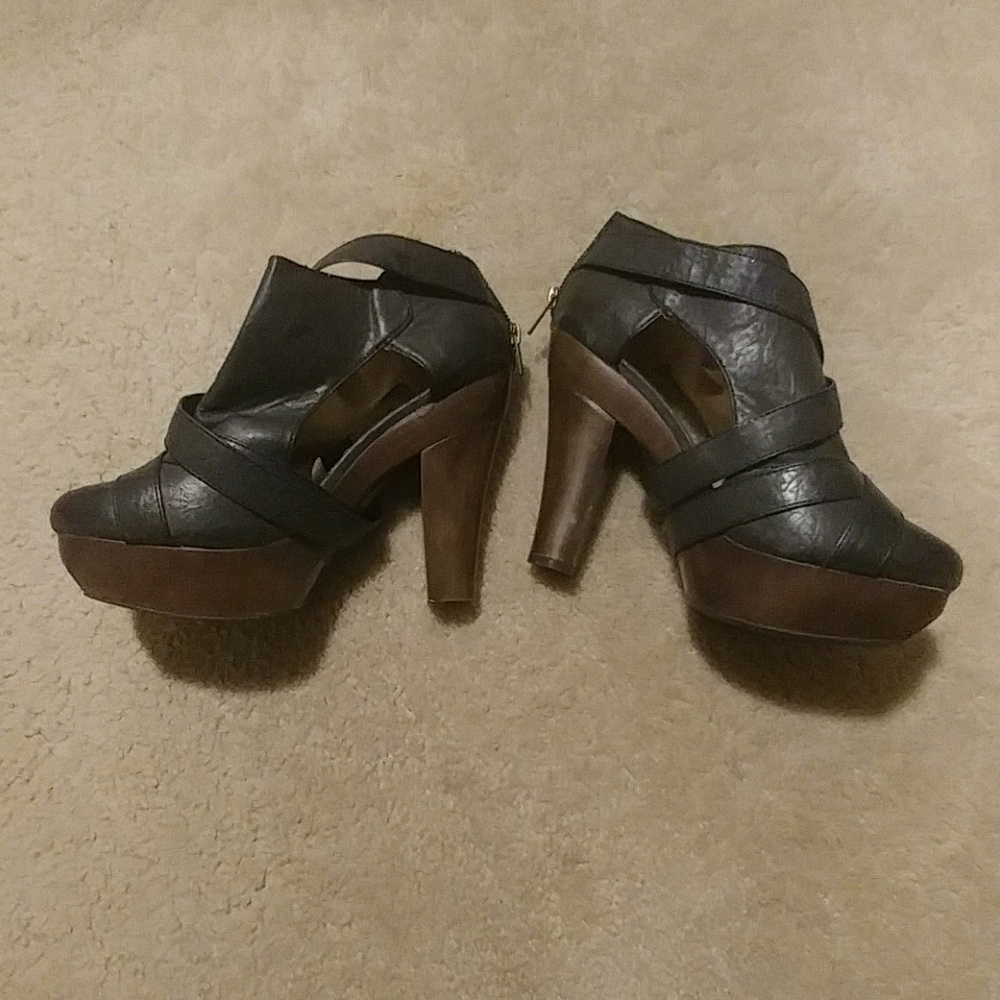 Gray Platform Heels - image 2