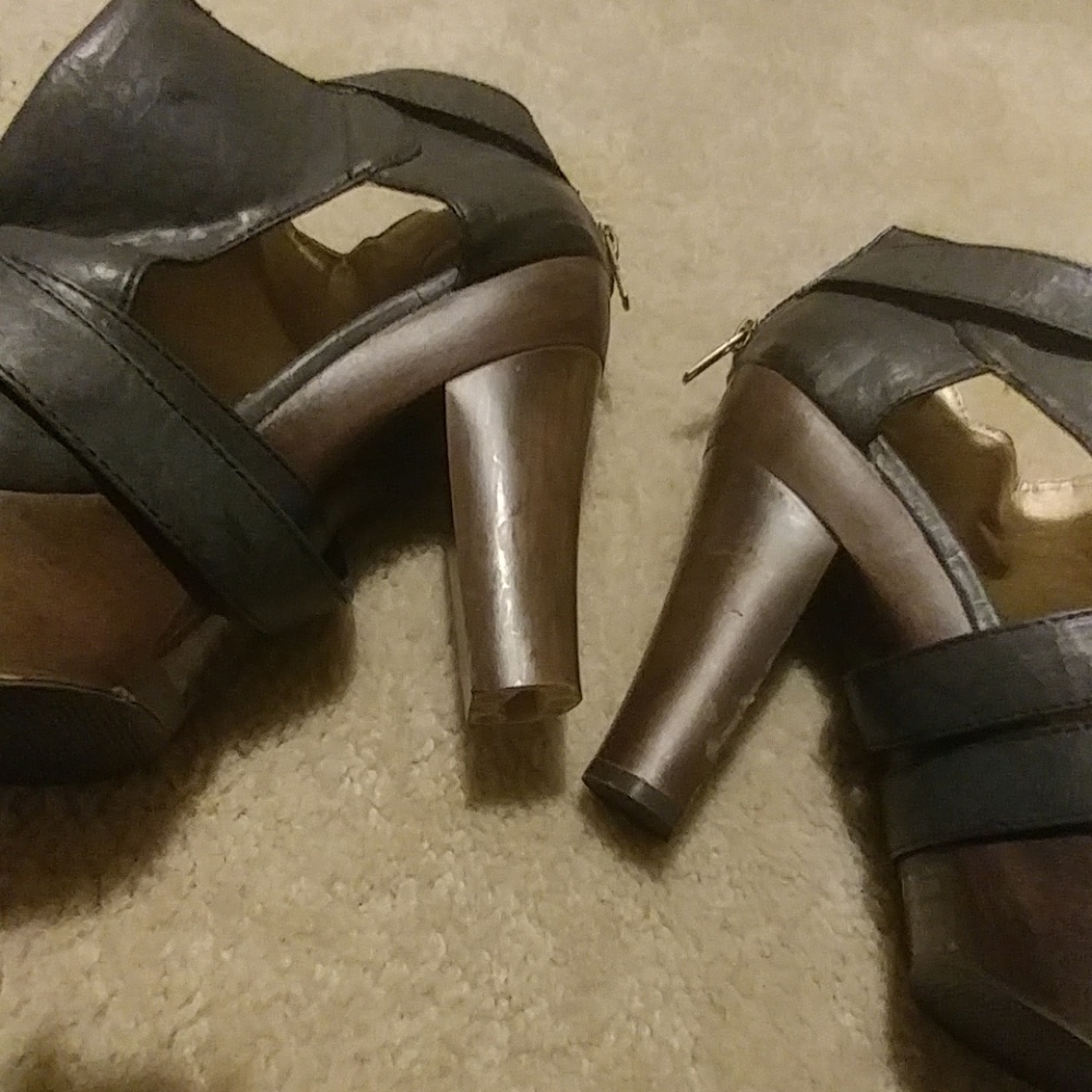 Gray Platform Heels - image 4
