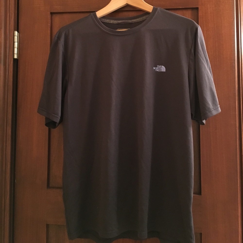 Men’s North Face t-shirt size M
