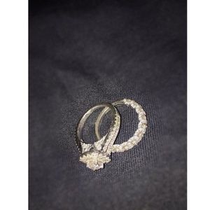 Vera Wang engagement ring and band set, 1.75 carat