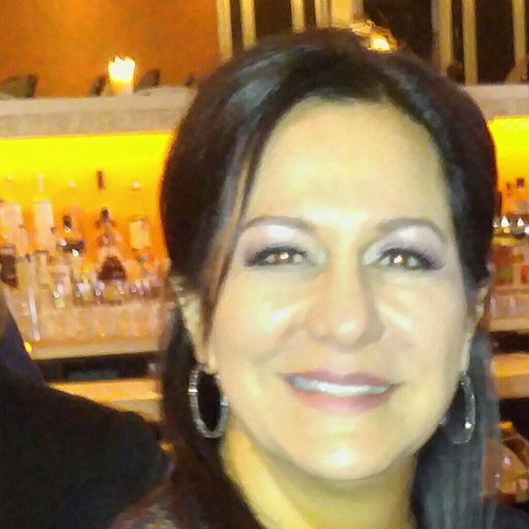 Meet your Posher, Debbie - Picture 1 of 1