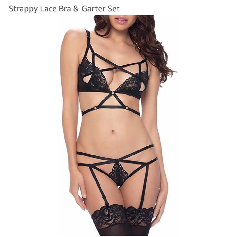 🖤🔥Strappy lace 3 piece set🖤🔥