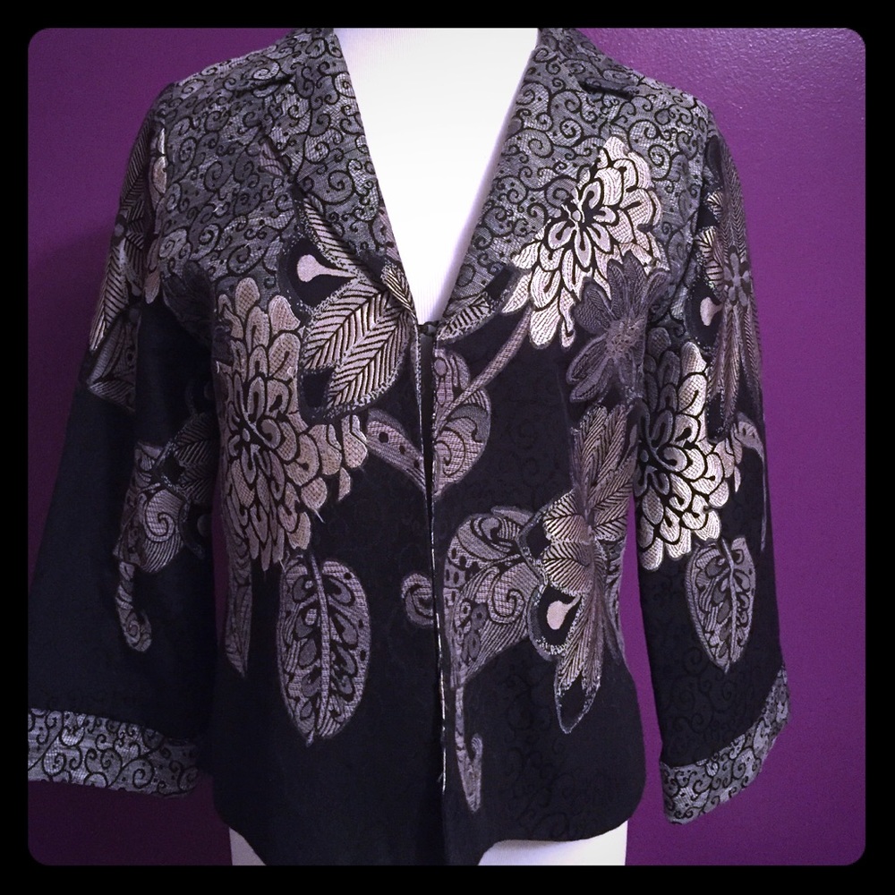CHICOS Beautiful silver brocade blazer