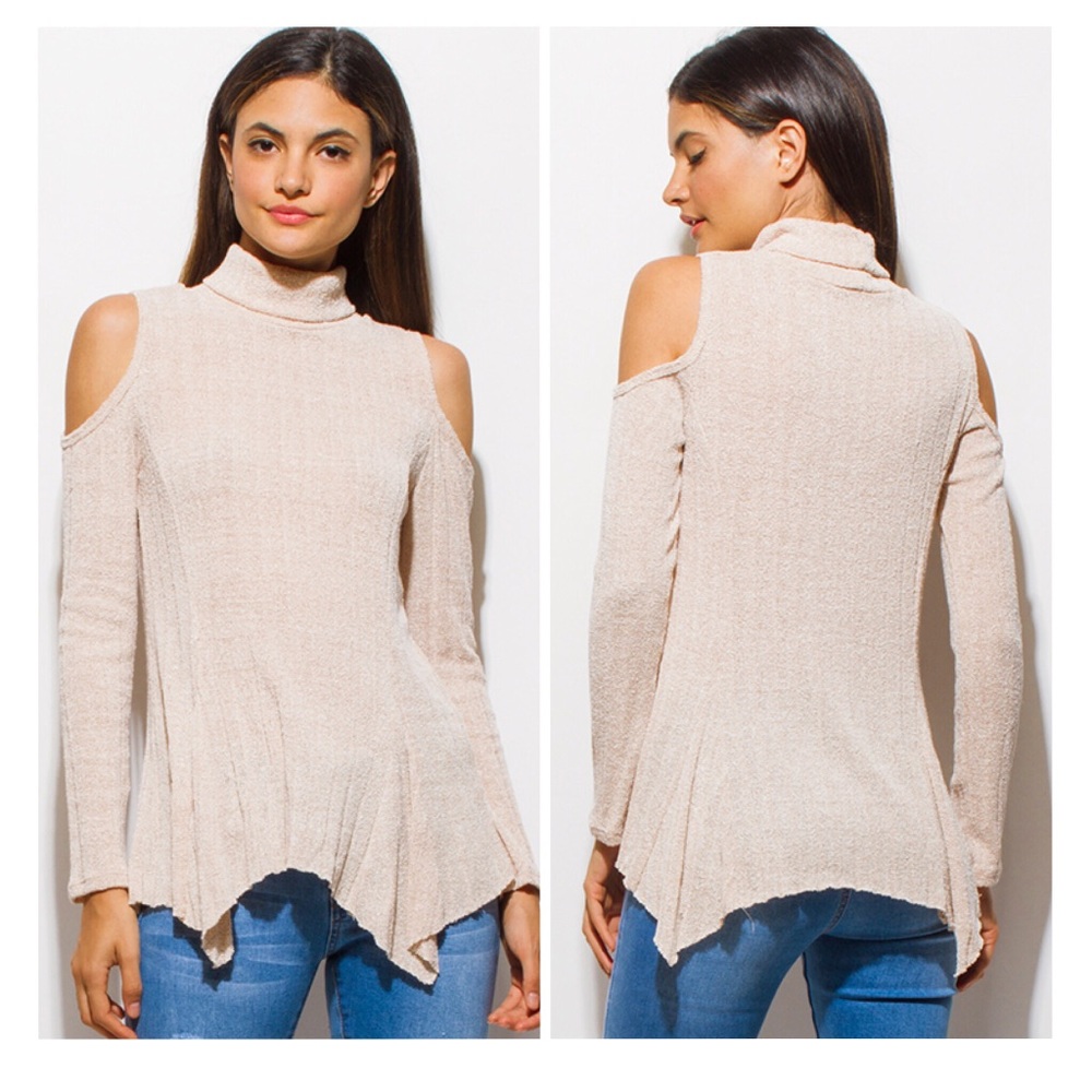 5⭐️ Flirty - Texture Ribbed Cold Shoulder Top - Picture 2 of 8