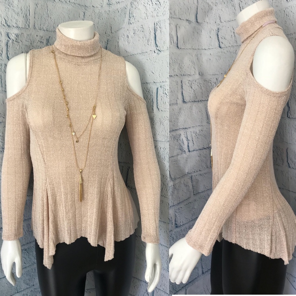 5⭐️ Flirty - Texture Ribbed Cold Shoulder Top - Picture 5 of 8