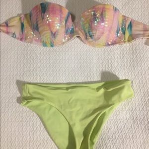 Victoria’s Secret bikini