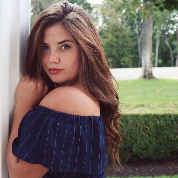 Meet your Posher, Madison - Picture 1 of 1