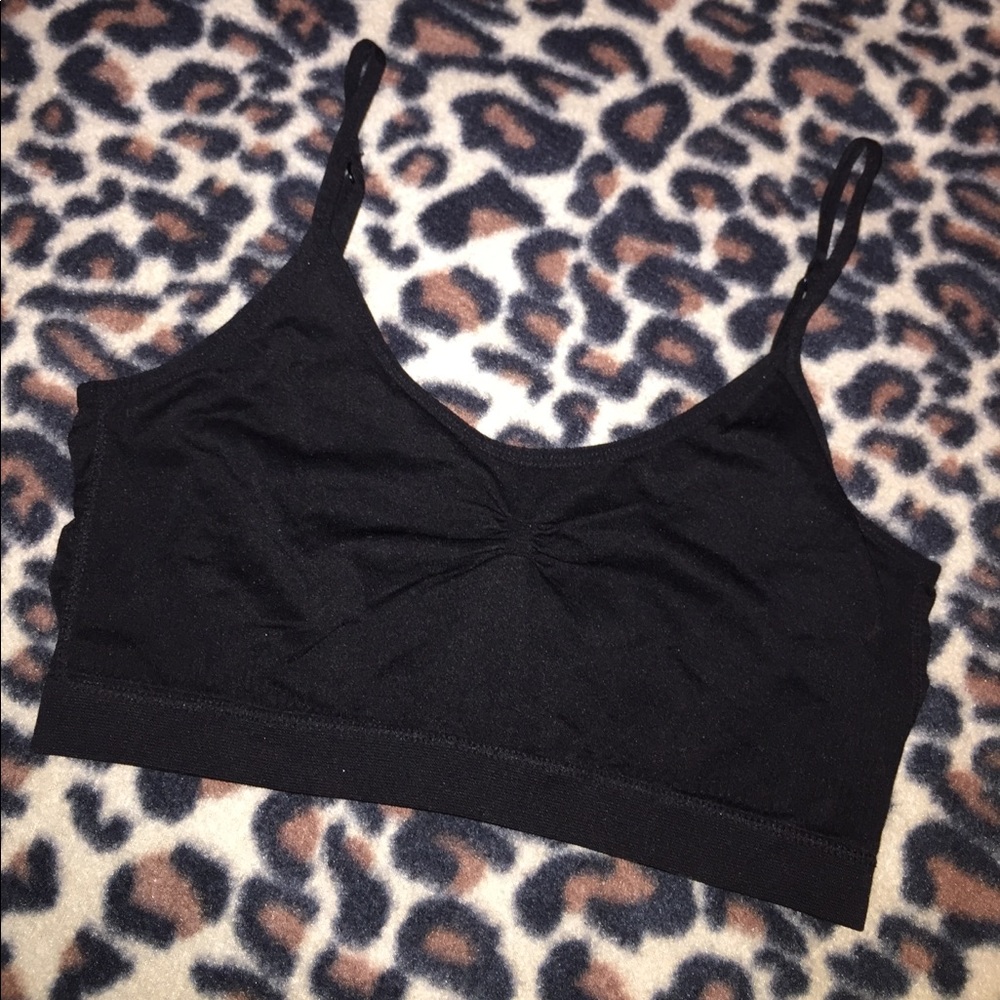 Plain black support work out bra