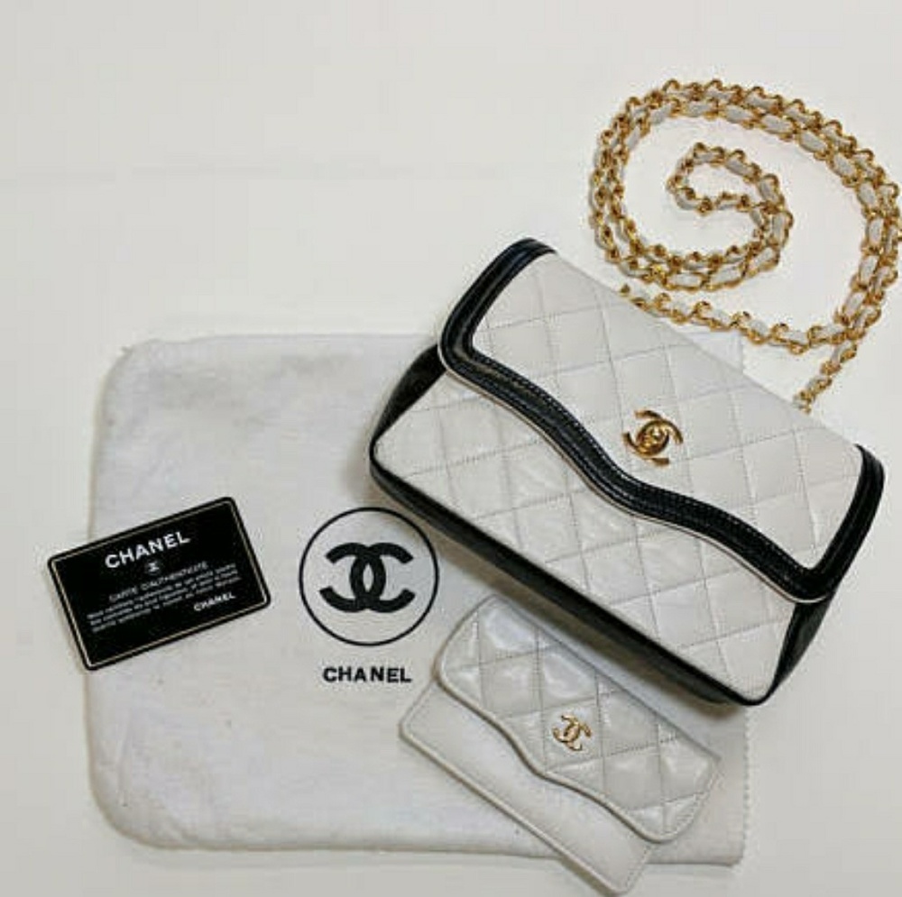 **Very Rare** ChanelVintage Bag - 1990 White Quil