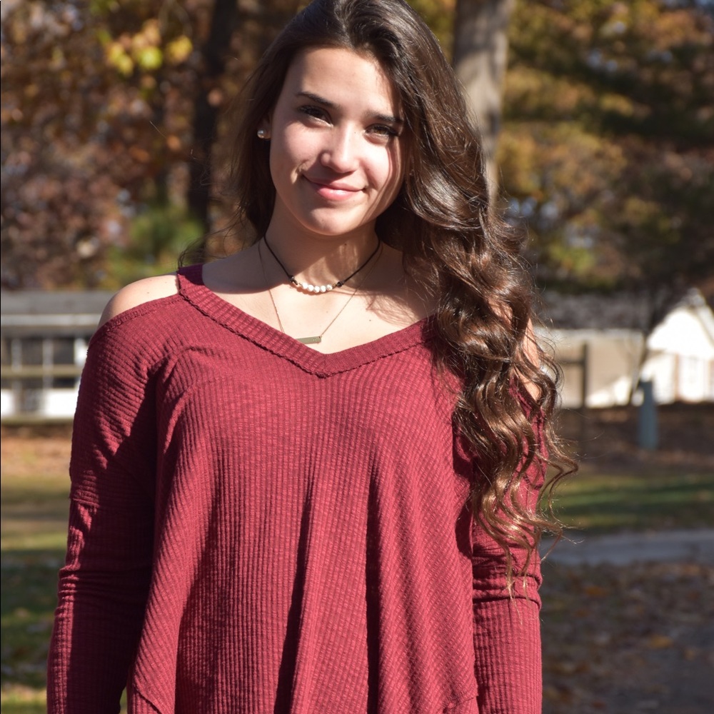 Off the shoulder V-Neck sweater - Picture 1 of 3