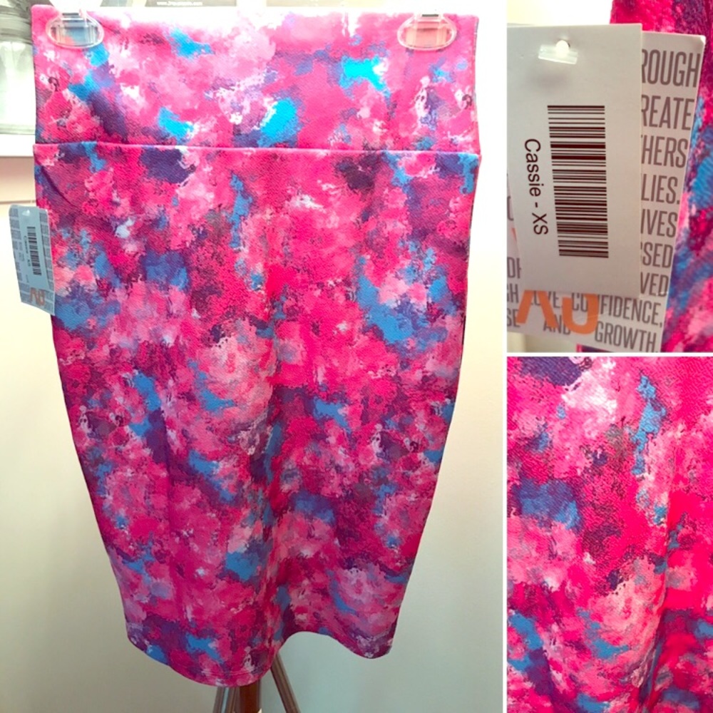 💕 NWT 🦄 Watercolor XS Lularoe Cassie PRICE DROP