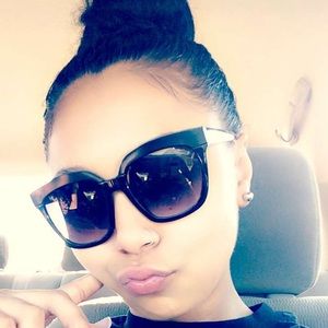 Meet your Posher, Kayelee