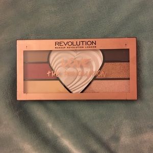 🆕 makeup revolution LOVE eyeshadow palette